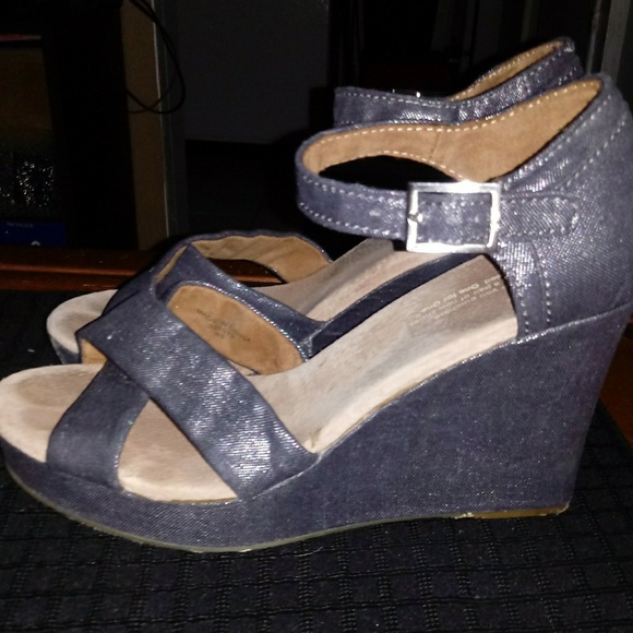 Tom's wedge open toe ankle strap size 8 - Picture 2 of 7